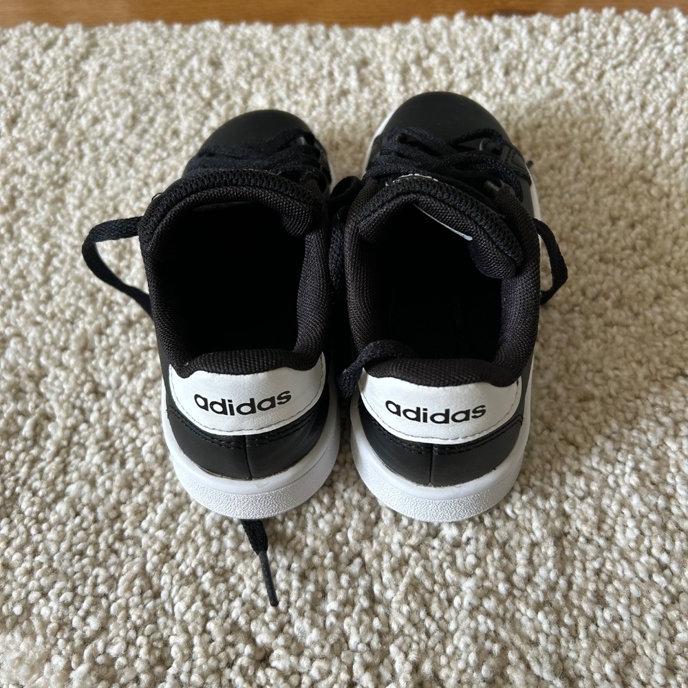 Boys 10.5 Adidas Court Sneaker - Picture 3 of 6